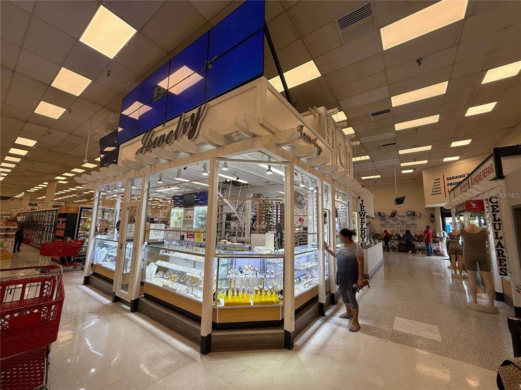 5660 Curry Ford Road - Photo 1