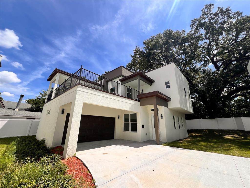 21 Hampton Avenue - Photo 1