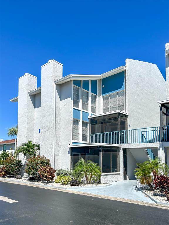 315 Medallion Boulevard - Photo 1