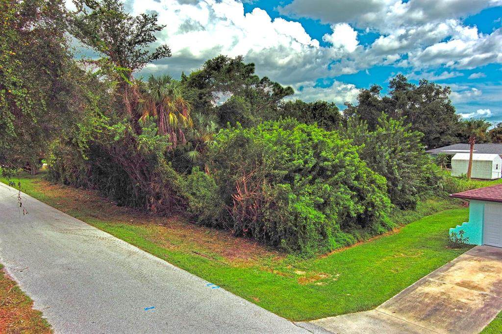 21511 Carleton Avenue - Photo 1