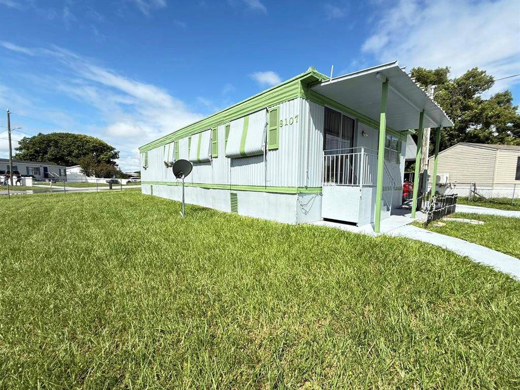 8107 Charlin Pkwy - Photo 1