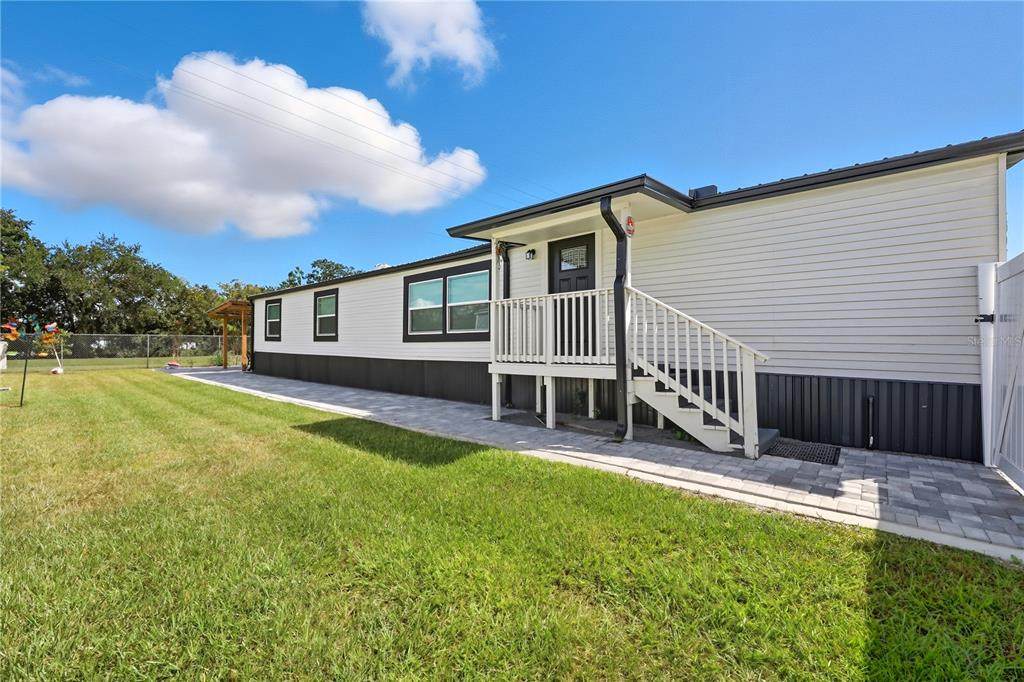 4607 Dunkeld Avenue - Photo 1