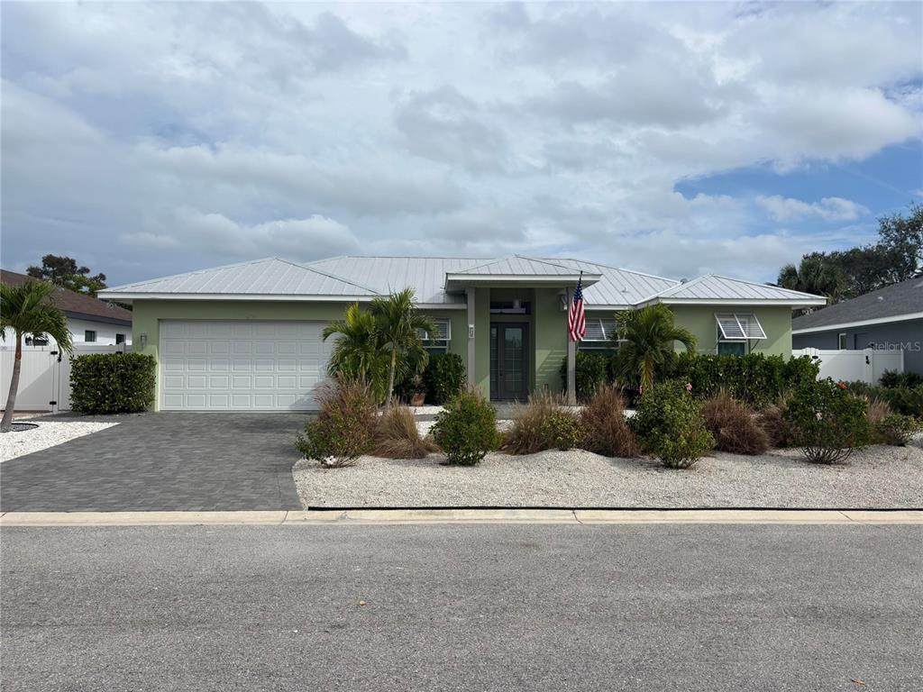 805 30TH Court - Photo 1