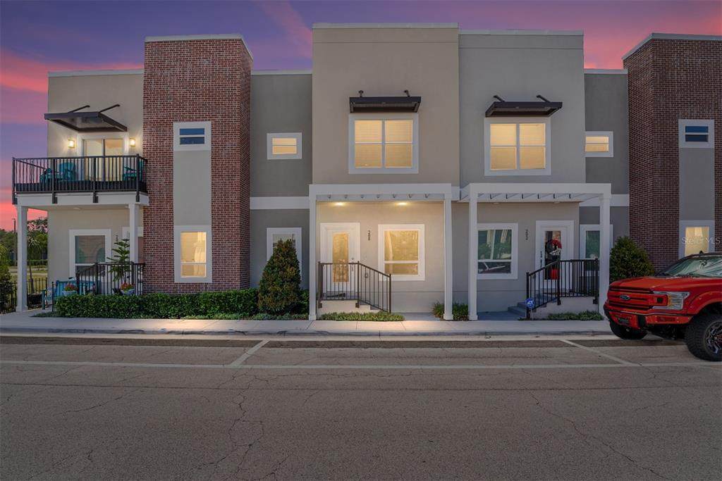 288 Oak Avenue - Photo 1
