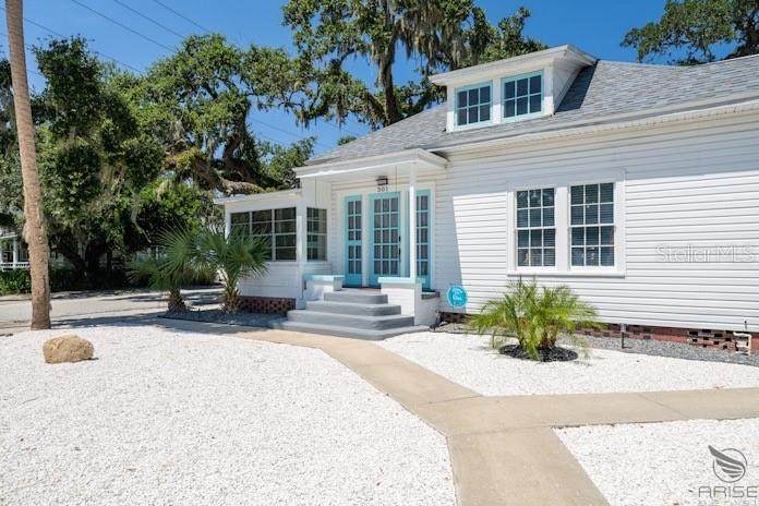 301 Live Oak Street - Photo 1