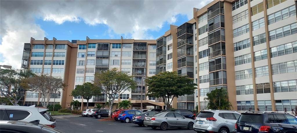 1000 Saint Charles Place - Photo 1