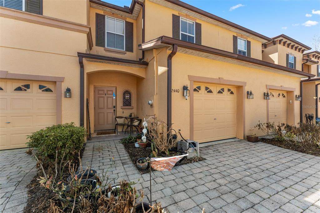 2440 Retreat View Circle - Photo 1