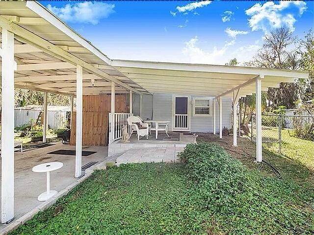 2360 Lakeview Drive - Photo 1