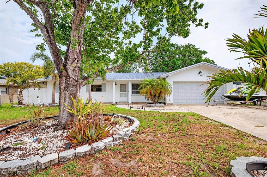 1565 Evergreen Avenue - Photo 1