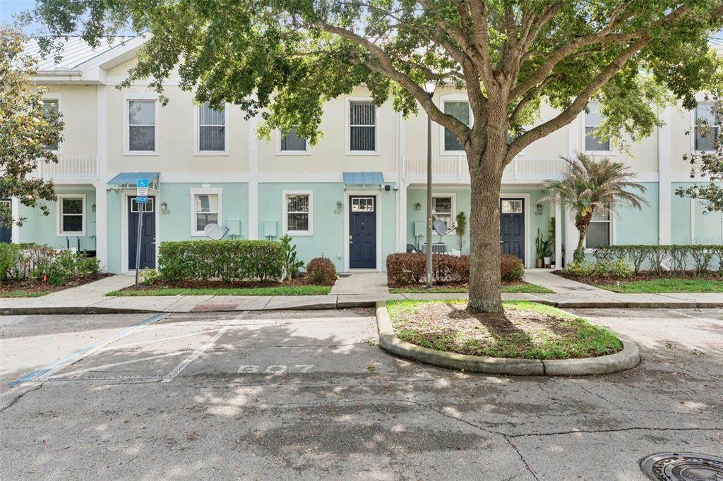 607 Fairmont Place - Photo 1