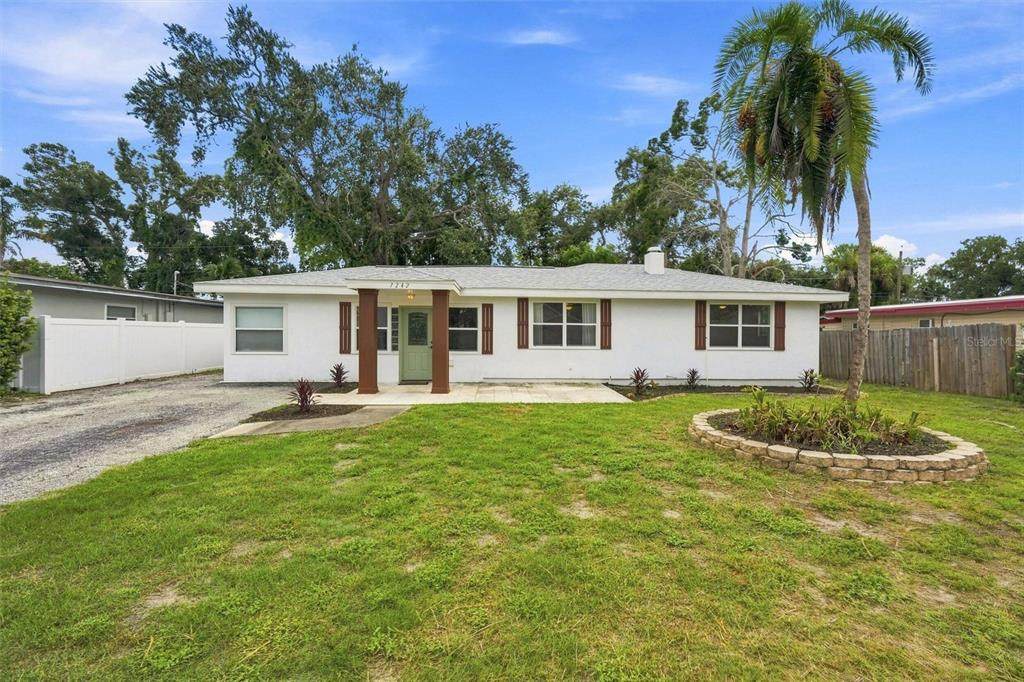 7242 Lynnwood Avenue - Photo 1