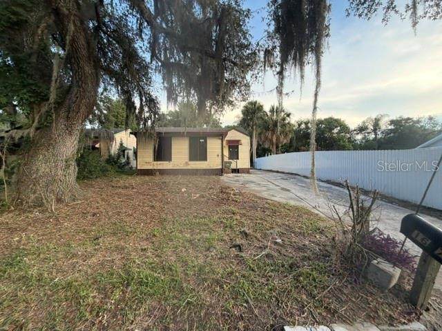 1607 Center Street - Photo 1