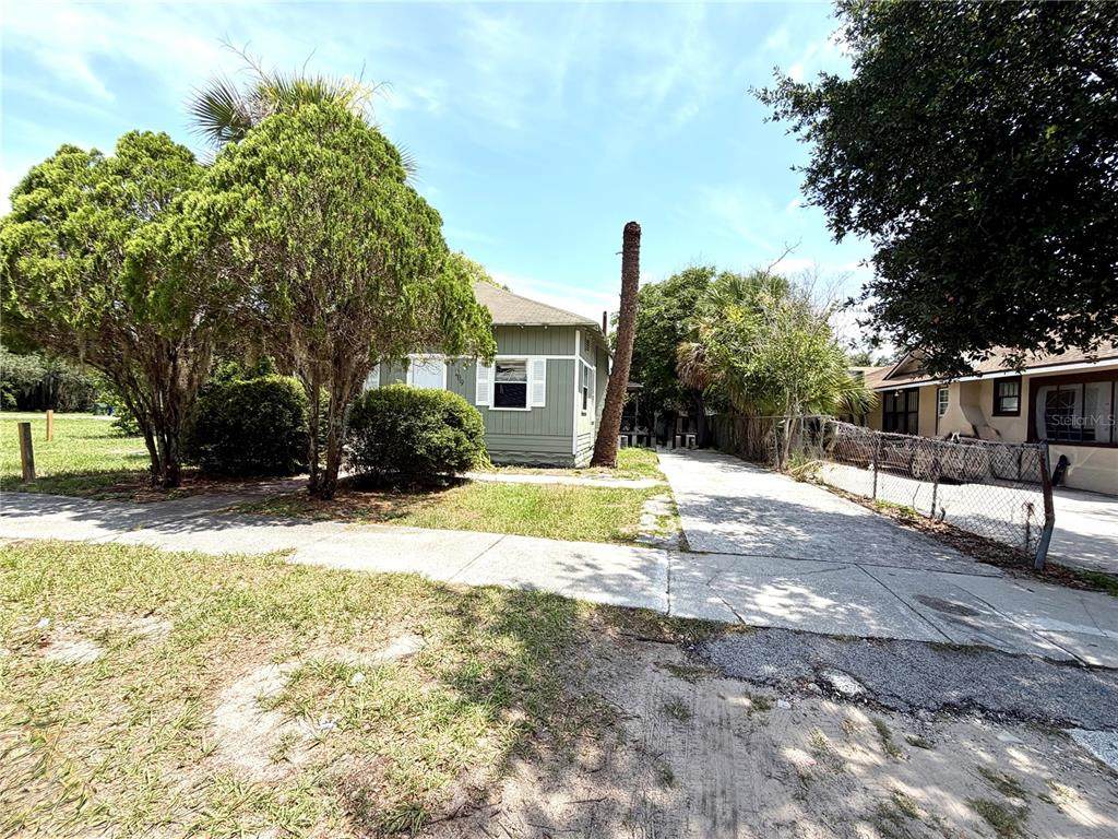 209 Avenue C - Photo 1