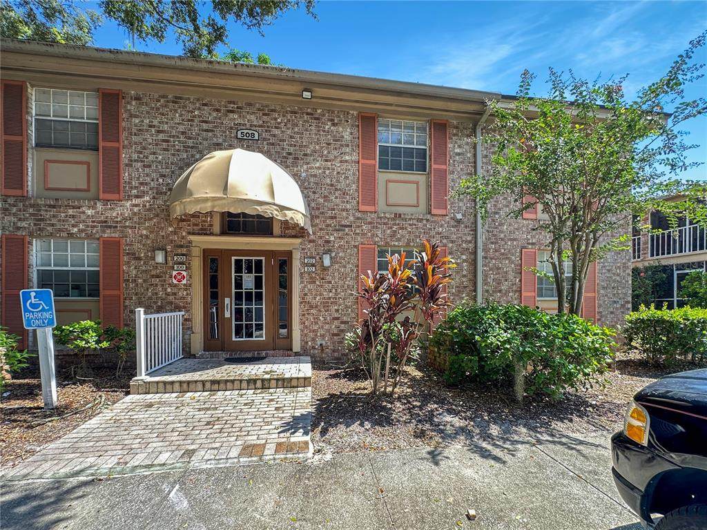 508 Banyon Tree Circle - Photo 1