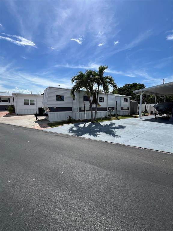 7950 State Road 78 - Photo 1