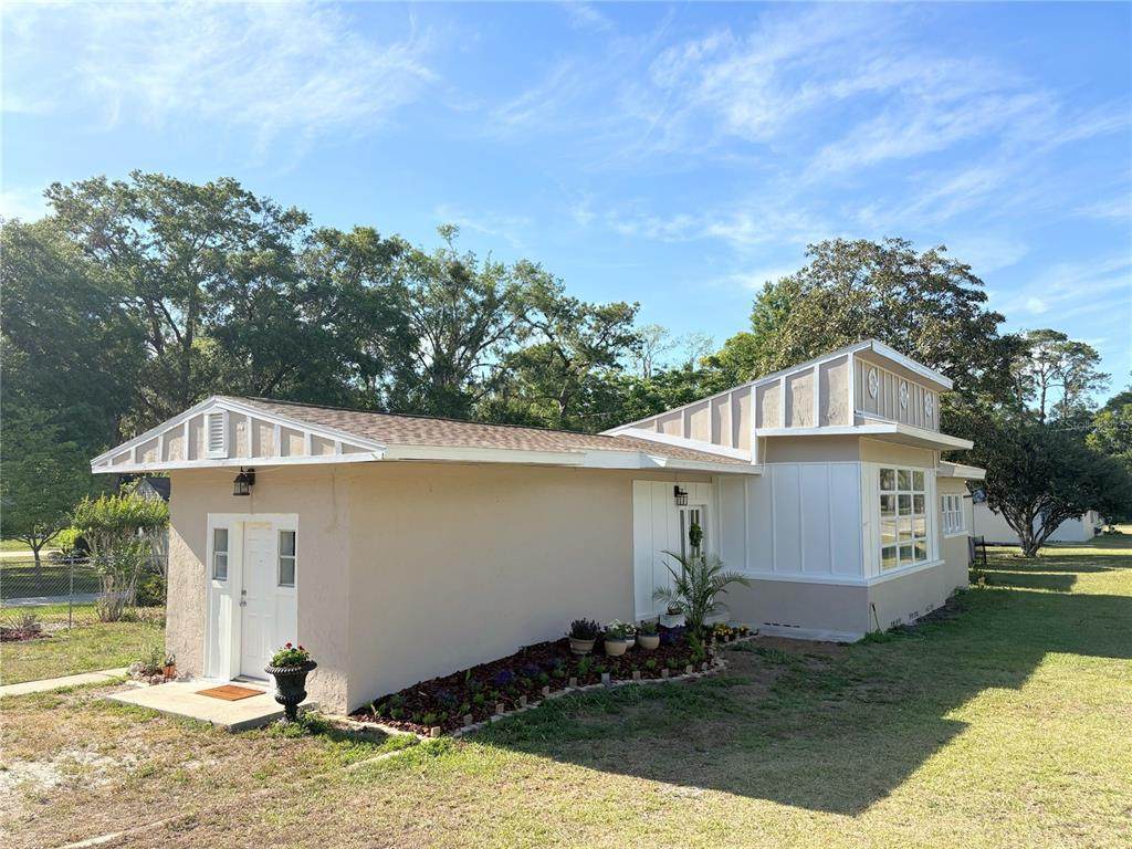 910 11TH Avenue - Photo 1