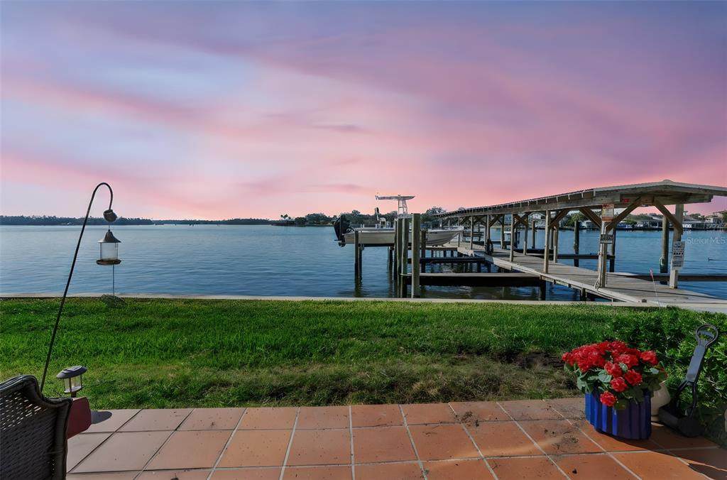 371 14TH Place - Photo 1