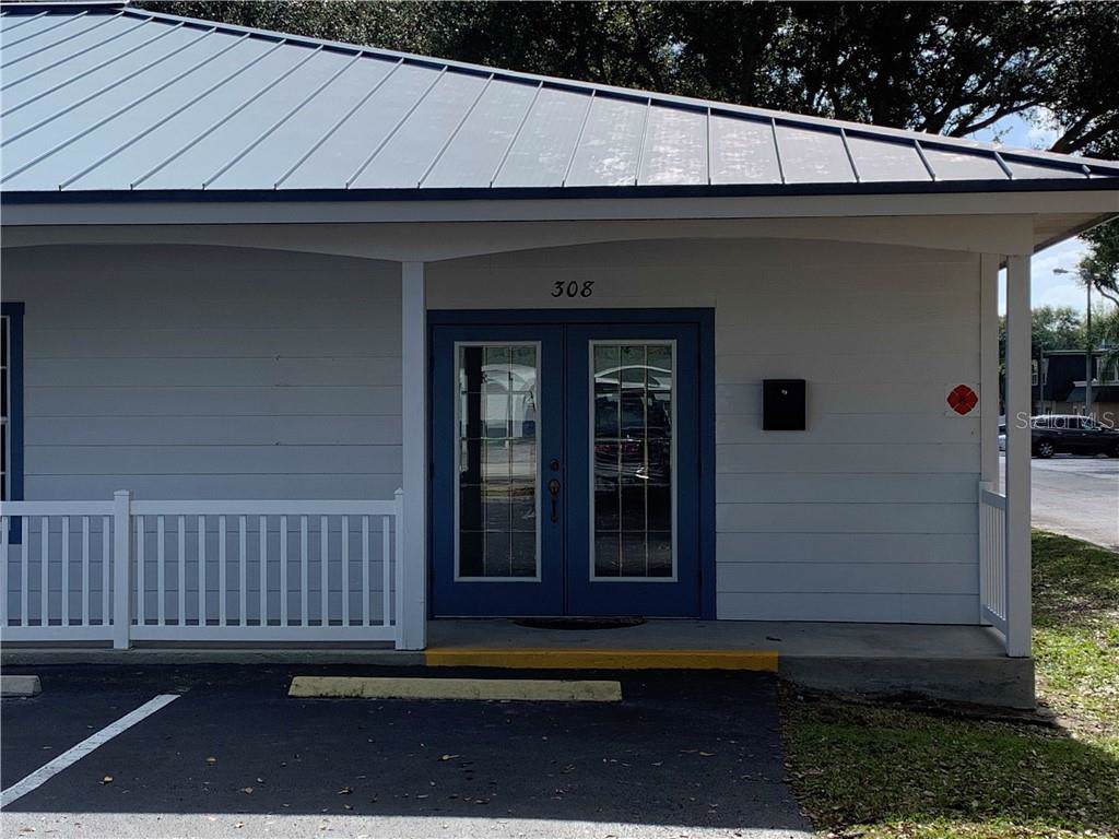 308 Avenue K - Photo 1