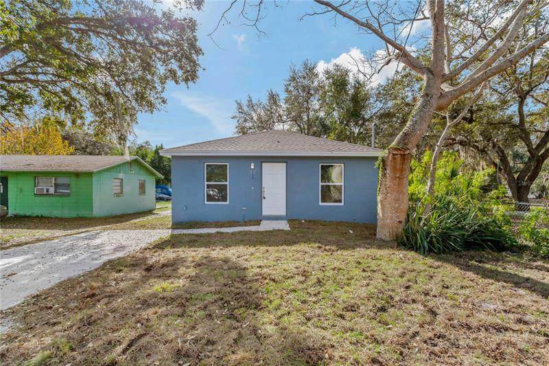 715 Avenue S Ne - Photo 1