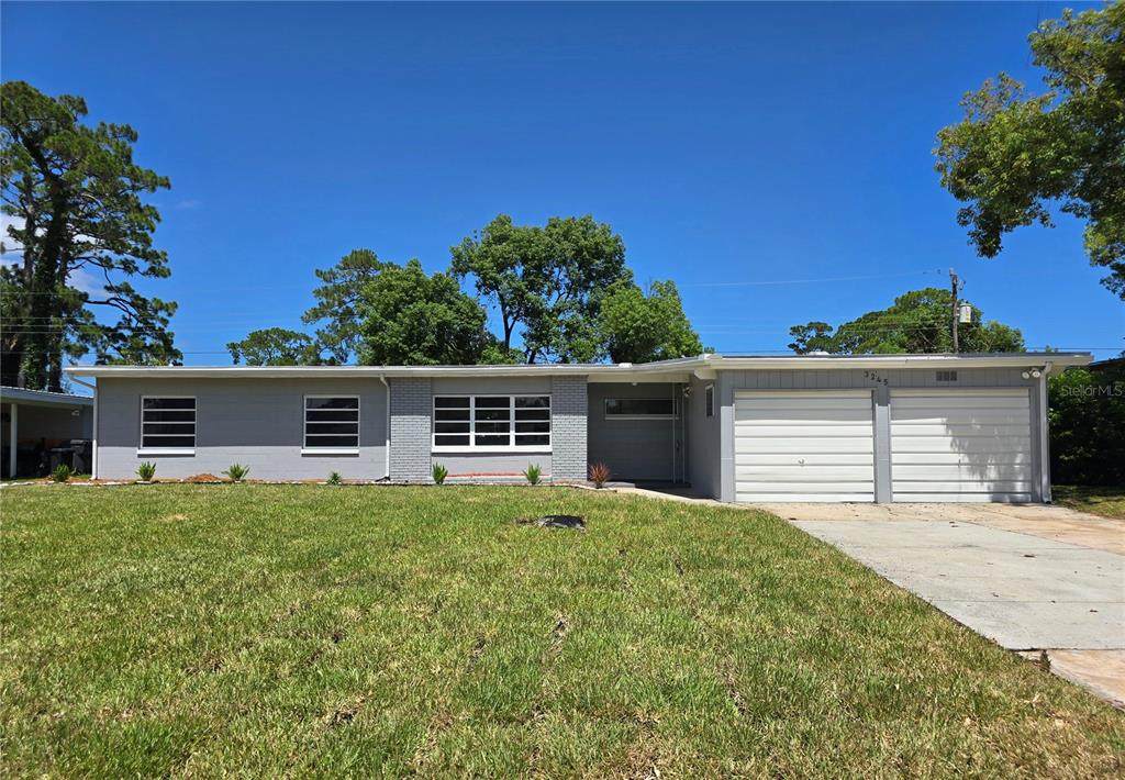 3245 Royal Palm Court - Photo 1