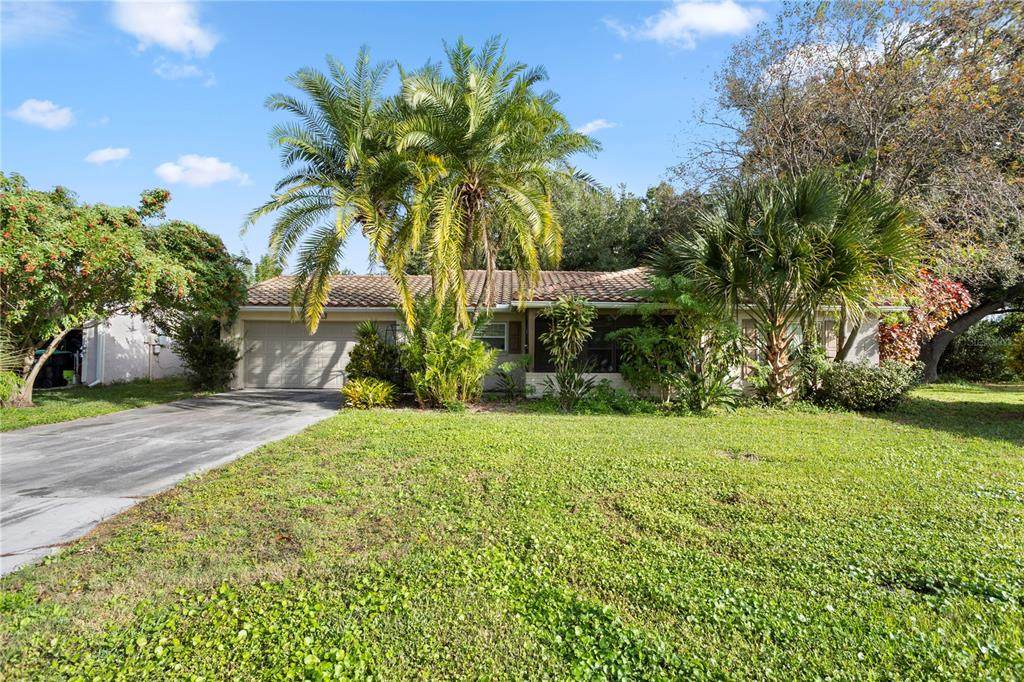 10105 Crown Court - Photo 1