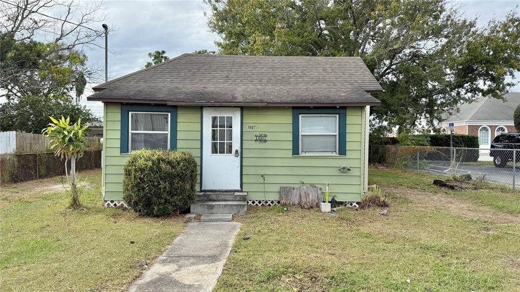 1607 2ND STREET - Photo 1