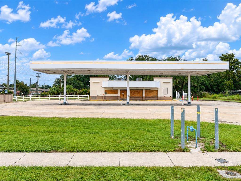 2425 Memorial Boulevard - Photo 1