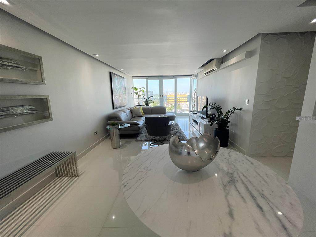 Cond. La Mancha Ave. Isla Verde - Photo 1