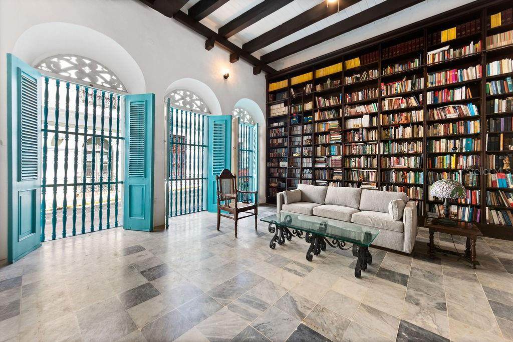 50 San Francisco St - Photo 1