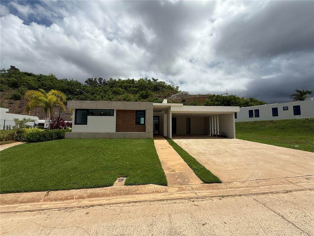 162 St. Monteazul - Photo 1