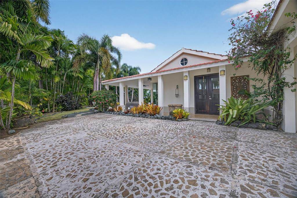 114 Los Lotos Street - Photo 1