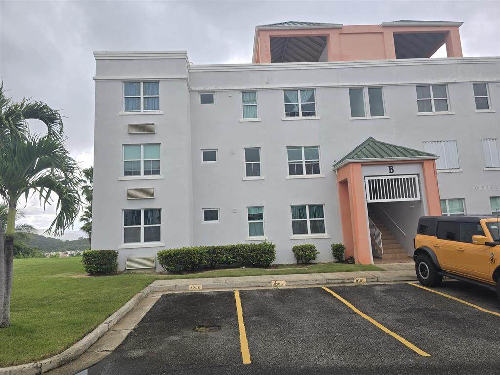 La Loma Apt B 101 - Photo 1