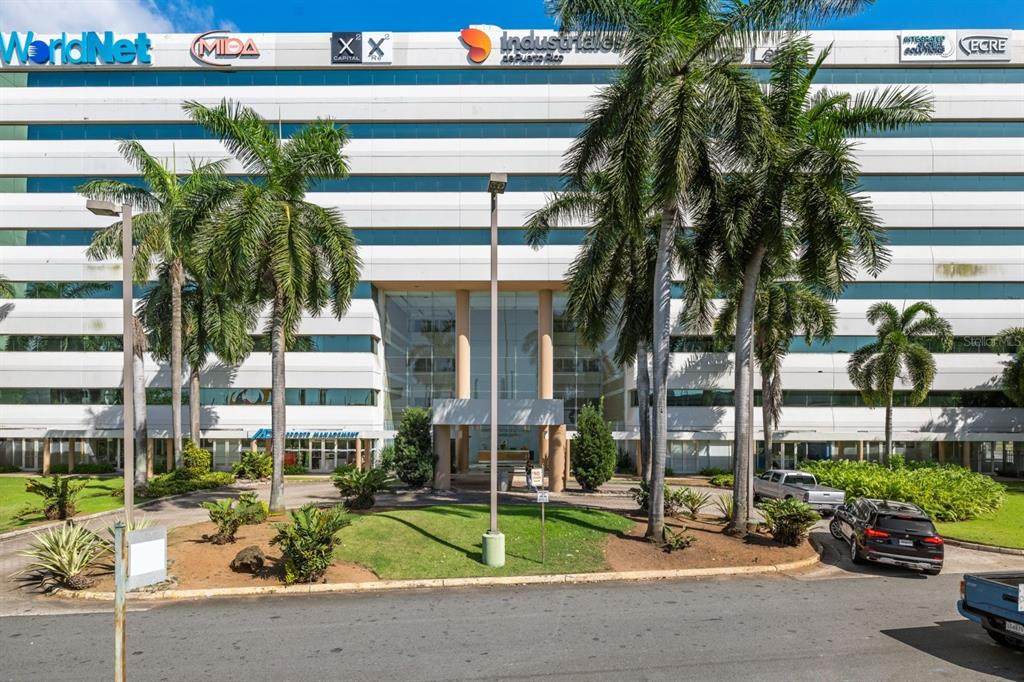 100 Centro Internacional De Mercadeo - Photo 1