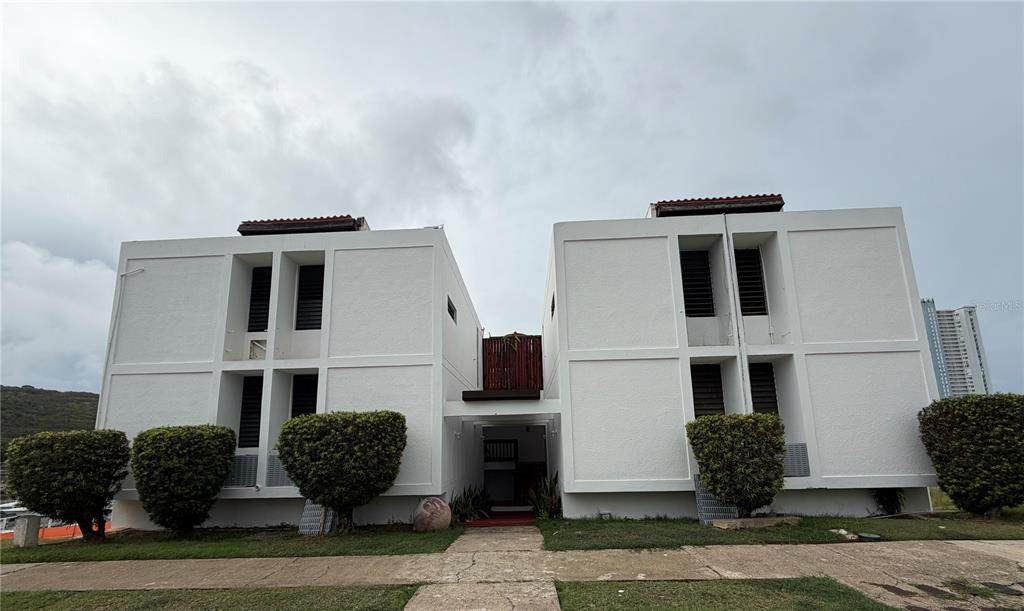 COND Villa Marina - Photo 1