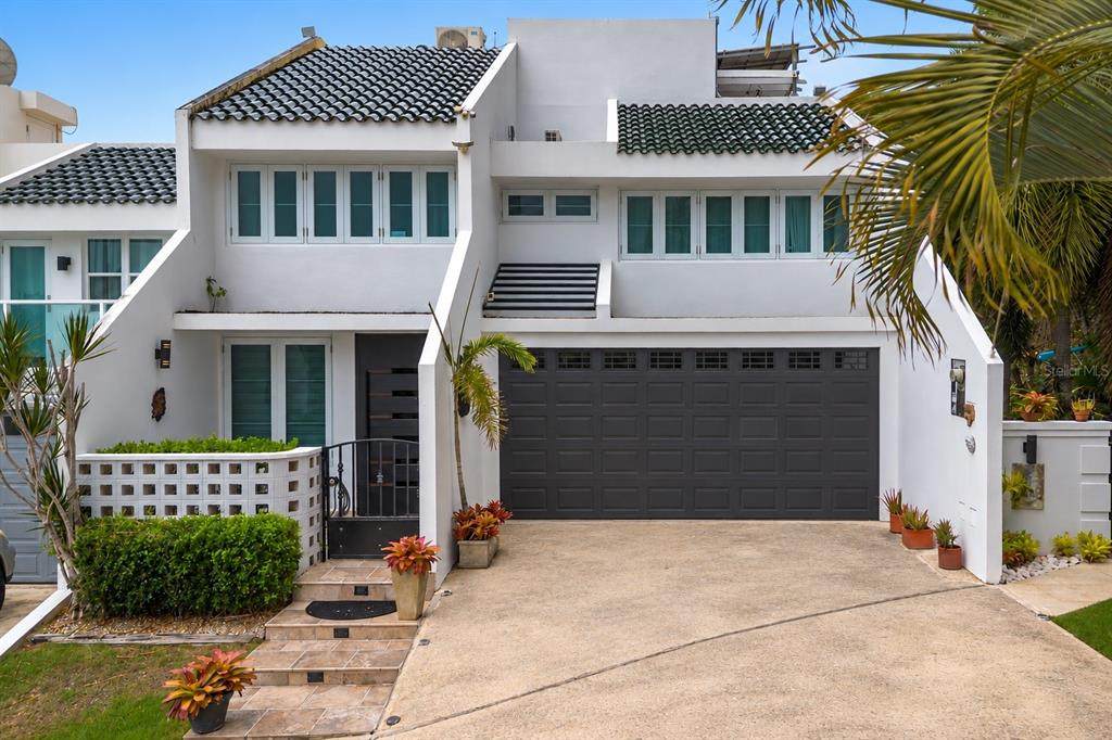 1 Urb. Evergreen Town Houses - Photo 1