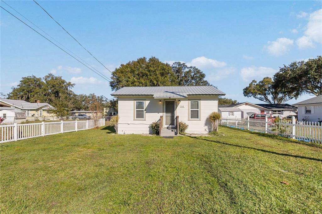 712 4TH Street - Photo 1