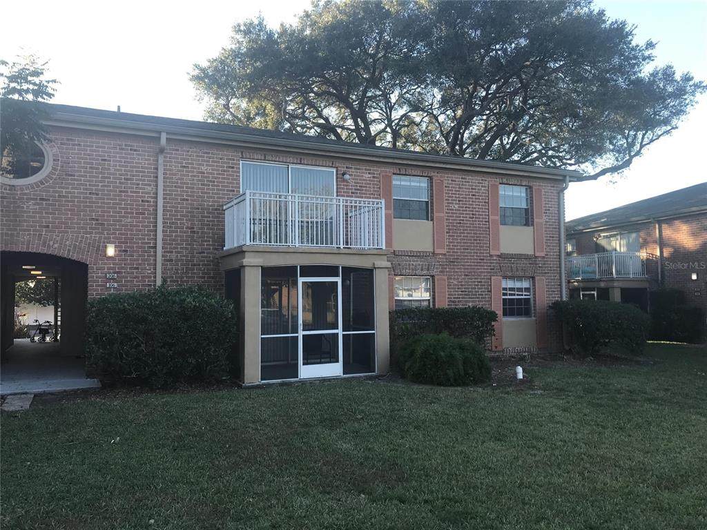 492 Banyon Tree Circle - Photo 1