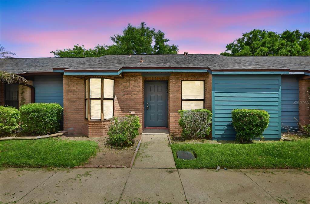 2422 King Oak Court - Photo 1