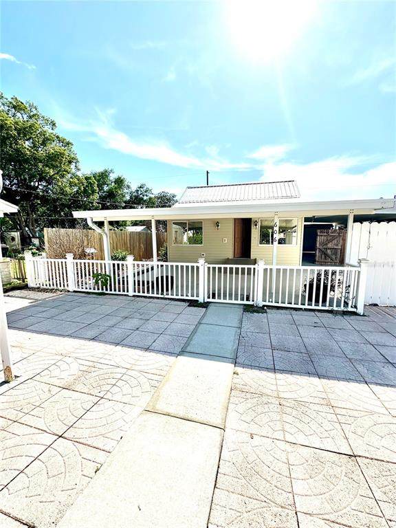 606 New York Ave - Photo 1