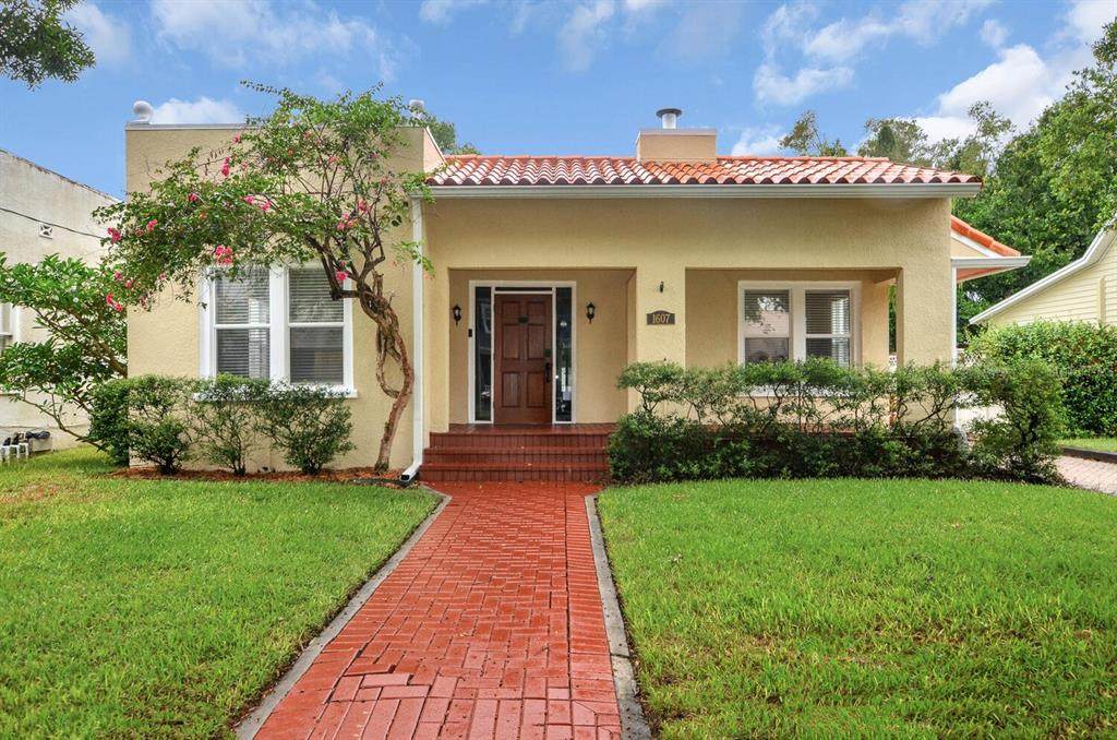 1607 Arrawana Avenue - Photo 1
