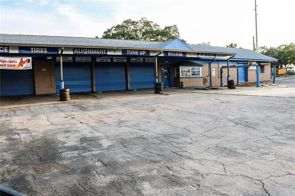 2201 Busch Boulevard - Photo 1
