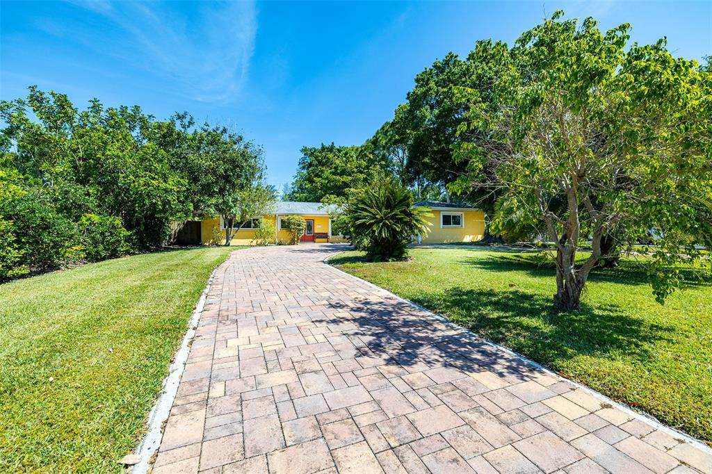 572 Davis Boulevard - Photo 1