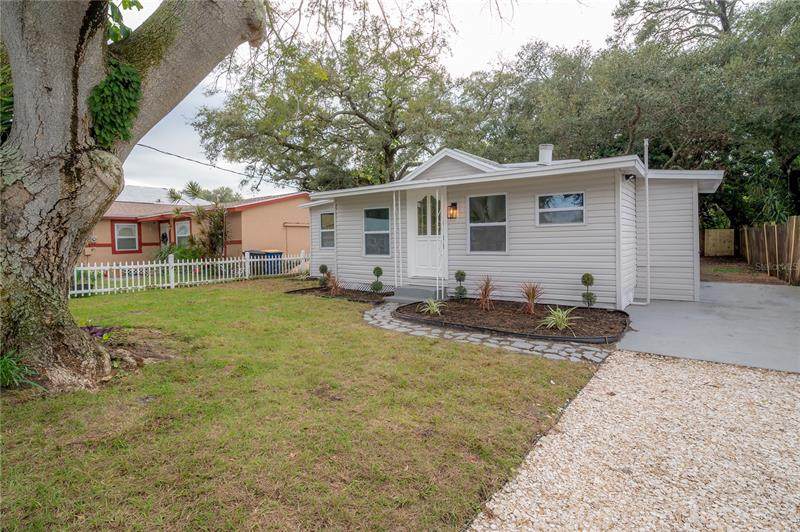 1518 Scranton Avenue - Photo 1