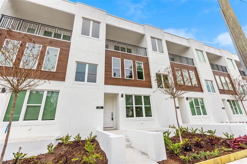 120 Gladys Street - Photo 1