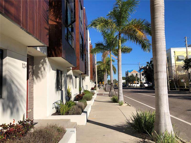 124 8TH Street - Photo 1