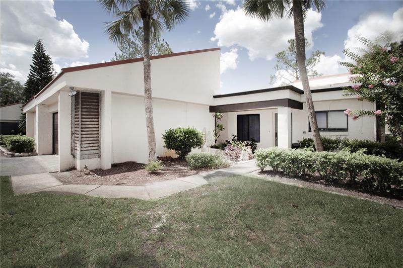 105 Valencia Court - Photo 1