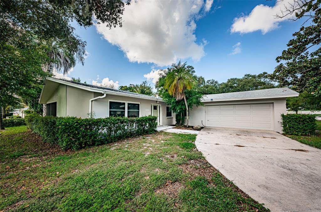1001 Chinaberry Road - Photo 1
