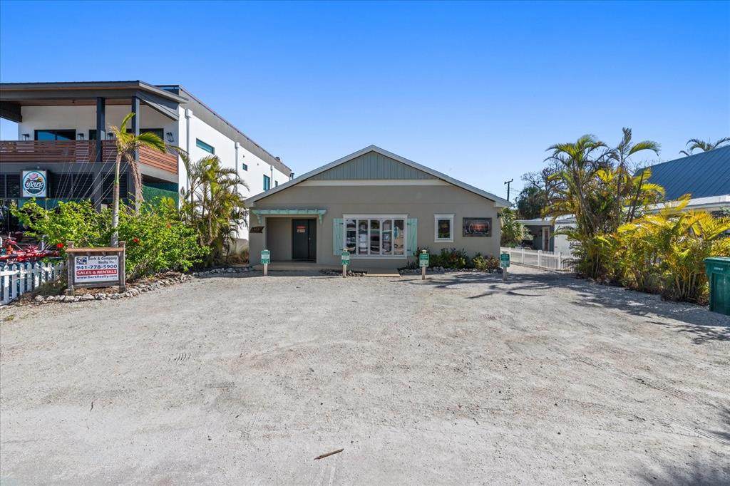 413 Pine Avenue - Photo 1