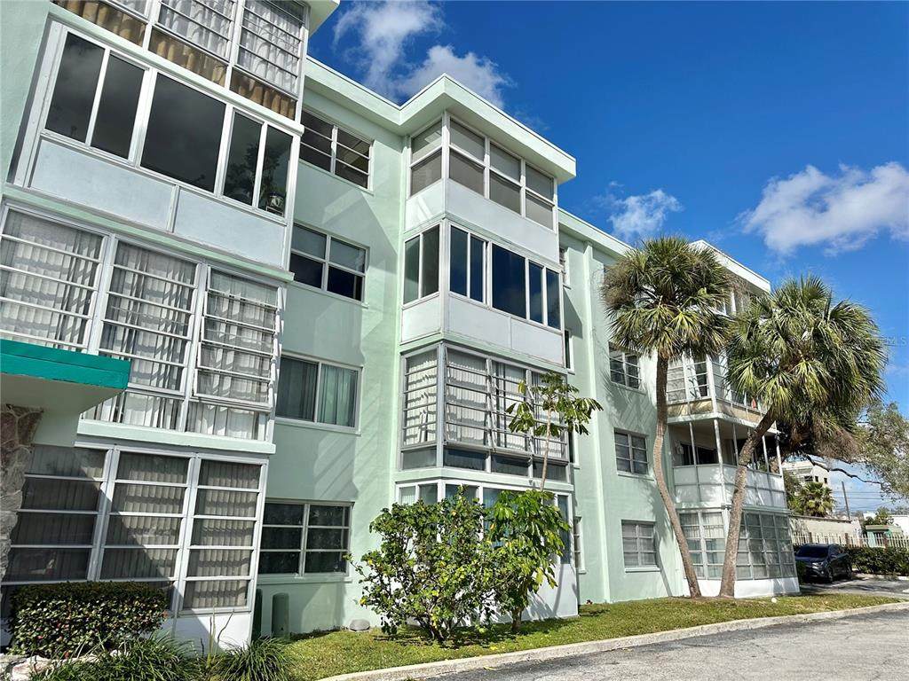 100 Waverly Way - Photo 1