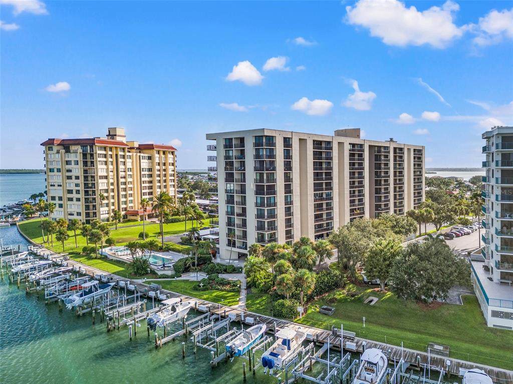 690 Island Way - Photo 1